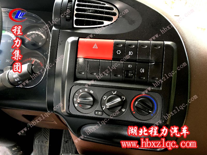 內(nèi)飾2.jpg