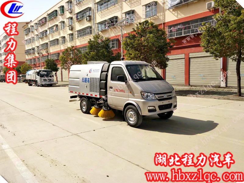 “麻雀雖小五臟俱全”的長安掃路車，適用于窄路段使用