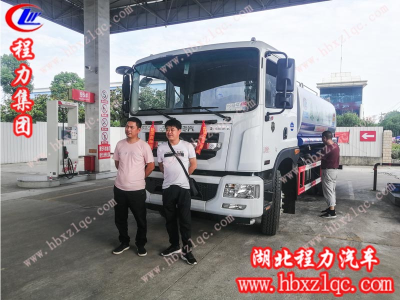 2019/05/31 鄭州吳總、唐總在程力專用汽車股份有限公司自提一輛12方東風(fēng)D9噴霧車，單號26729
