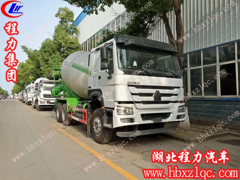 做工程哪能沒(méi)有混凝土攪拌車(chē)？湖北程力集團(tuán)帶您全面了解攪拌車(chē)！
