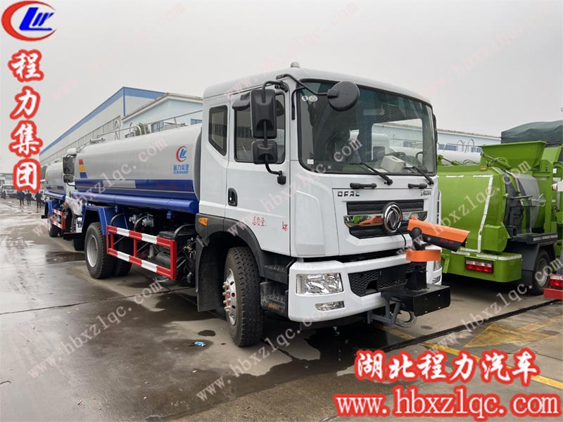 湖北程力集團(tuán)灑水車帶電子炮，輕松實(shí)現(xiàn)雨露均沾