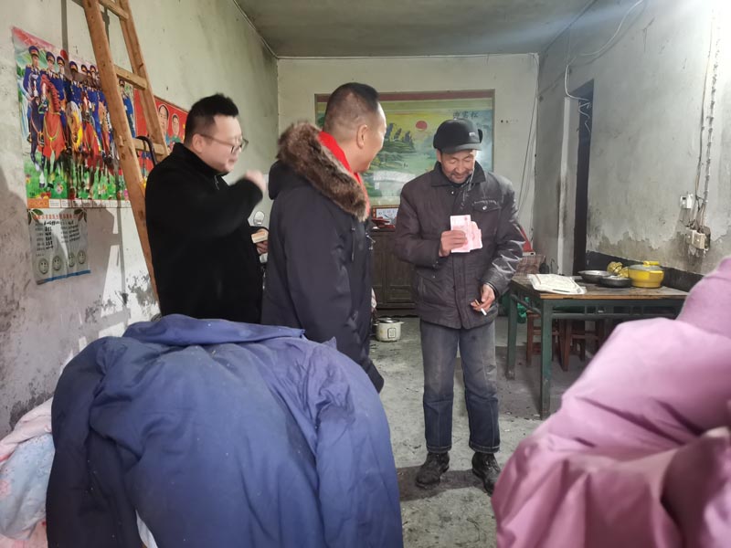 情系扶貧，湖北程力馬旭東馬主管帶領(lǐng)員工春節(jié)慰問(wèn)送溫暖