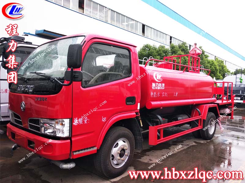 東風(fēng)多功能灑水車環(huán)衛(wèi)小能手，道路因你而美麗