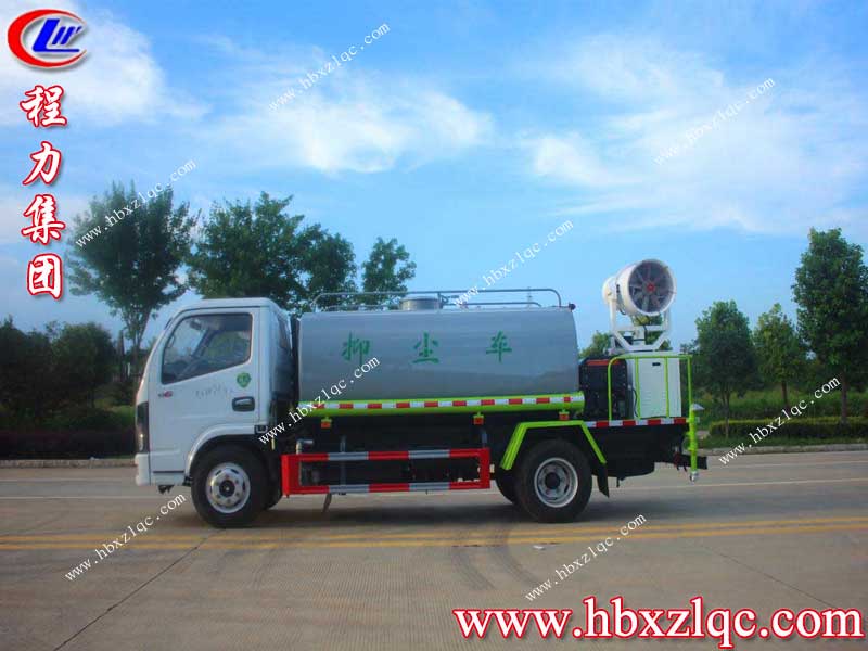 天很藍(lán)，車很好，湖北程力集團(tuán)東風(fēng)福瑞卡抑塵車一車兩用