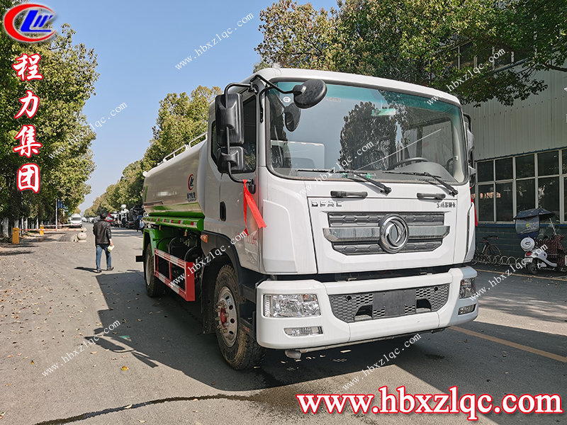 二月的天氣似六月，吉林客戶來程力集團(tuán)自提東風(fēng)D9灑水車